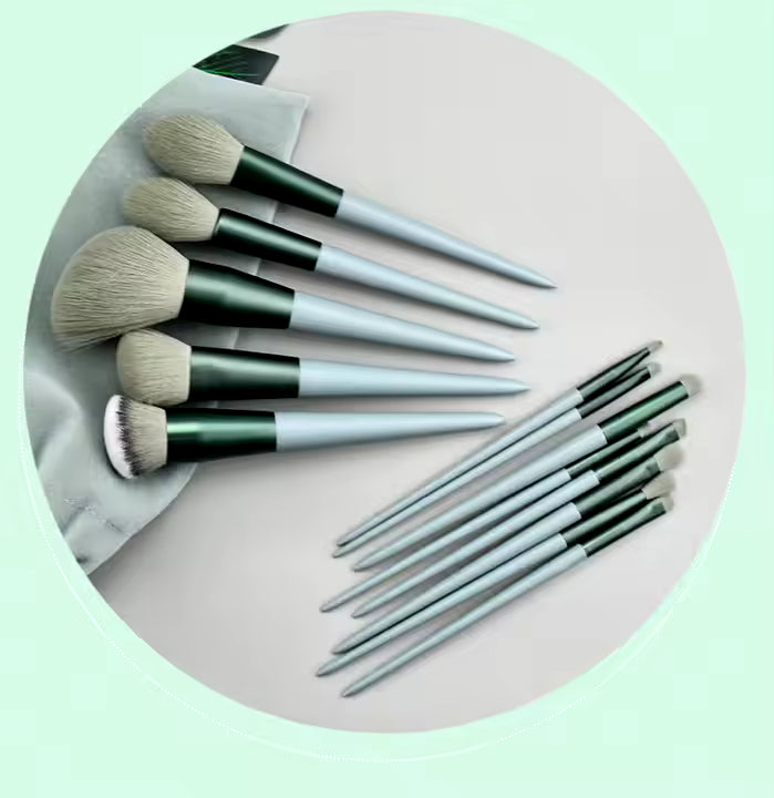 13-Piece Professional Makeup Brush Set – Soft & Durable